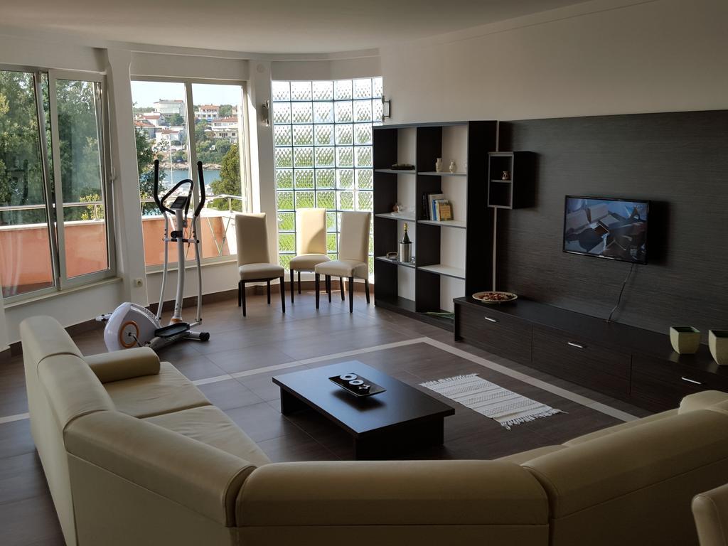 Apartments Seafront Villa PUY 외부 사진